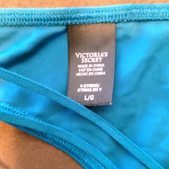 Victoria’s Secret Large V-Strings - Picture 7 of 9